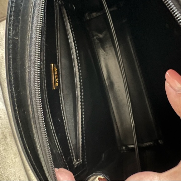 VTG Bally Structured Hex Black Leather Shoulder Bag Crossbody with Gold Hardware - Picture 13 of 16